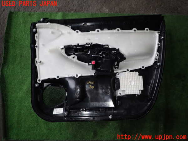 1UPJ-9229271264]ヤリス(YARIS) クロス ハイブリッド(MXPJ10)左前ドア内張り 中古_4