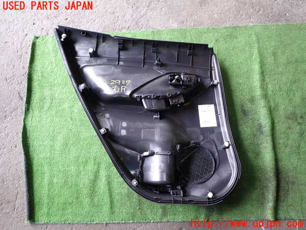 1UPJ-9229271294]ヤリス(YARIS) クロス ハイブリッド(MXPJ10)右後ドア内張り 中古_4