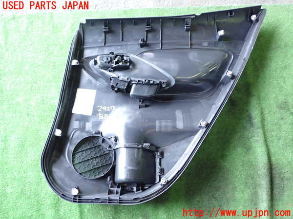 1UPJ-9229271324]ヤリス(YARIS) クロス ハイブリッド(MXPJ10)左後ドア内張り 中古_5
