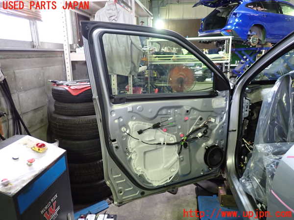 1UPJ-9229281260]ヤリス(YARIS) クロス ハイブリッド(MXPJ15)左前ドア AGC M2H3K 中古_4