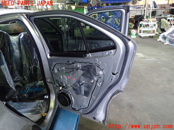 1UPJ-9229281290]ヤリス(YARIS) クロス ハイブリッド(MXPJ15)右後ドア AGC M2L3 中古_3