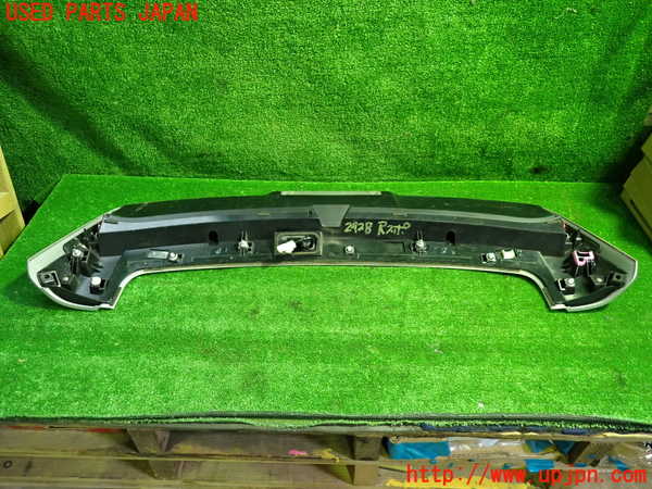 1UPJ-9229281520]ヤリス(YARIS) クロス ハイブリッド(MXPJ15)リアスポイラー 中古_4