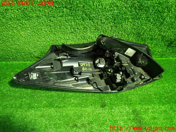 1UPJ-9229281530]ヤリス(YARIS) クロス ハイブリッド(MXPJ15)右テールランプ 中古_3