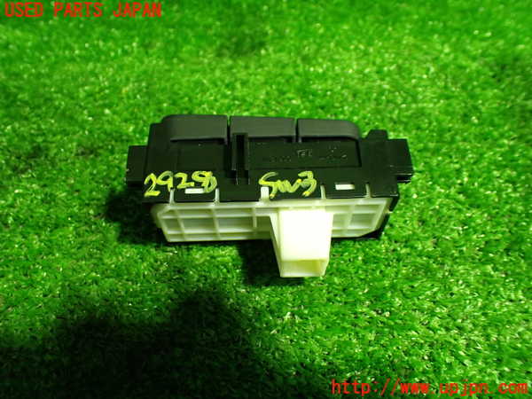 1UPJ-9229286308]ヤリス(YARIS) クロス ハイブリッド(MXPJ15)スイッチ3 (走行モード・VSC OFF) 中古_3