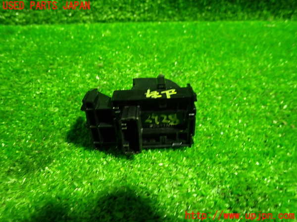 1UPJ-9229286245]ヤリス(YARIS) クロス ハイブリッド(MXPJ15)左前パワーウィンドウスイッチ 中古_3