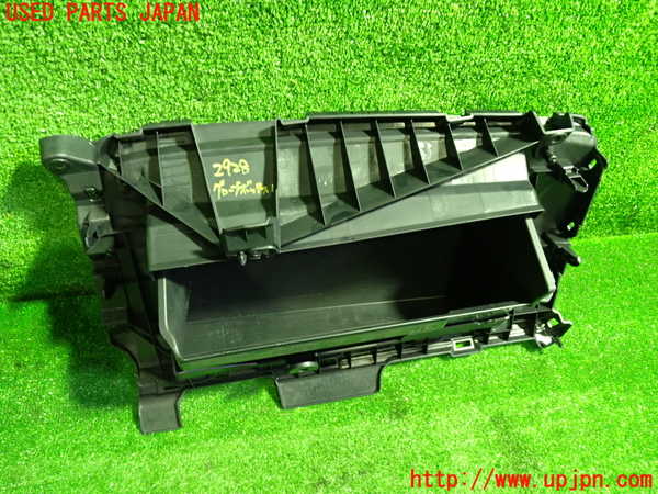1UPJ-9229287516]ヤリス(YARIS) クロス ハイブリッド(MXPJ15)グローブボックス1 中古_3