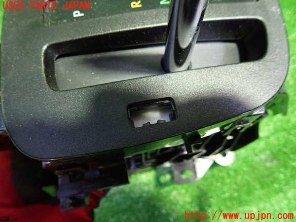 1UPJ-9229287555]ヤリス(YARIS) クロス ハイブリッド(MXPJ15)ATシフトレバー 中古_3
