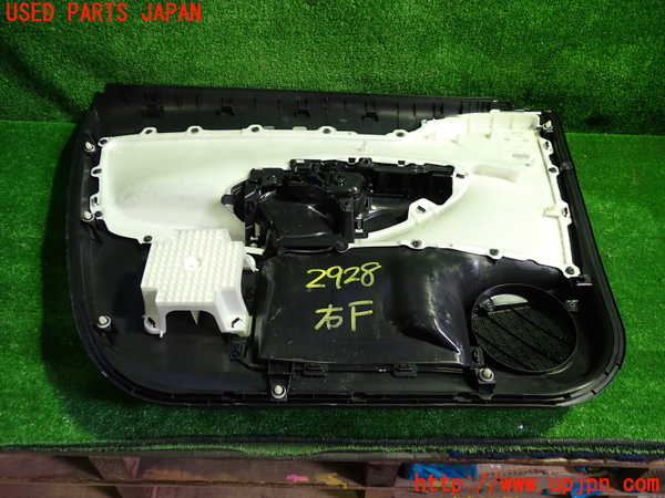 1UPJ-9229281234]ヤリス(YARIS) クロス ハイブリッド(MXPJ15)右前ドア内張り 中古_4