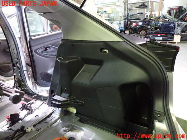 1UPJ-9229287675]ヤリス(YARIS) クロス ハイブリッド(MXPJ15)右リアピラートリム 中古_4
