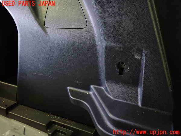 1UPJ-9229287680]ヤリス(YARIS) クロス ハイブリッド(MXPJ15)左リアピラートリム 中古_2