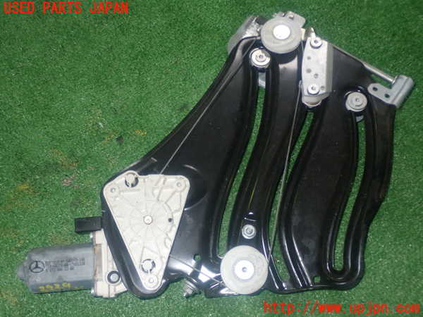 1UPJ-9229291326]ベンツ SLK350(172457)左後レギュレーターモーター 中古_2
