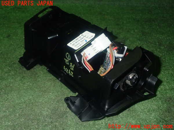 1UPJ-9229297821]ベンツ SLK350(172457)灰皿1 中古_3