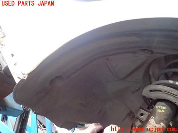 1UPJ-9229301090]ベンツ SLK200 R172(172448)右前フェンダーライナー 中古_4