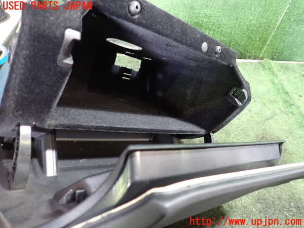 1UPJ-9229307516]ベンツ SLK200 R172(172448)グローブボックス1 中古_4