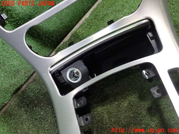 1UPJ-9229307549]ベンツ SLK200 R172(172448)コンソール 中古_3