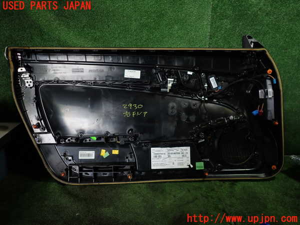 1UPJ-9229301234]ベンツ SLK200 R172(172448)右ドア内張り 中古_4