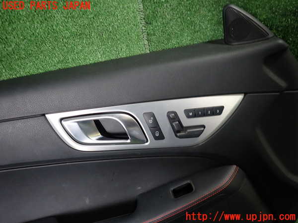1UPJ-9229301264]ベンツ SLK200 R172(172448)左ドア内張り 中古_2
