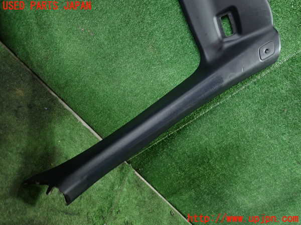 1UPJ-9229307655]ベンツ SLK200 R172(172448)右フロントピラートリム 中古_3