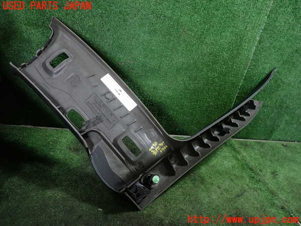 1UPJ-9229307655]ベンツ SLK200 R172(172448)右フロントピラートリム 中古_4