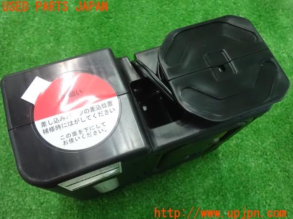 3UPJ=9229320625]レクサス CT200(ZWA10)純正 パンク修理キット 中古_3