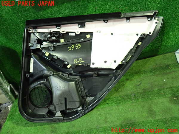 1UPJ-9229331324]レヴォーグ(VN5)左後ドア内張り 中古_5