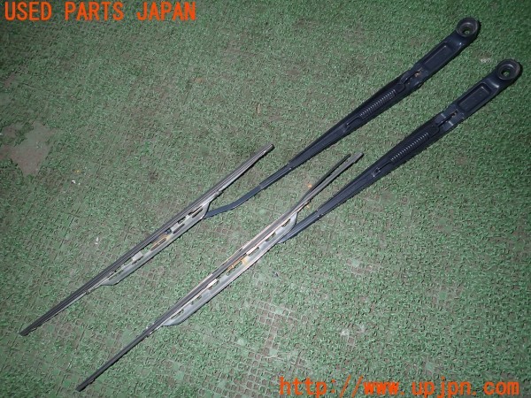 3UPJ=9229340065]キャラバン バン プレミアムGX(VW2E26)日産純正 MITSUBA ミツバ ワイパーアーム PIAA ピア ワイパーブレード付き 中古_2