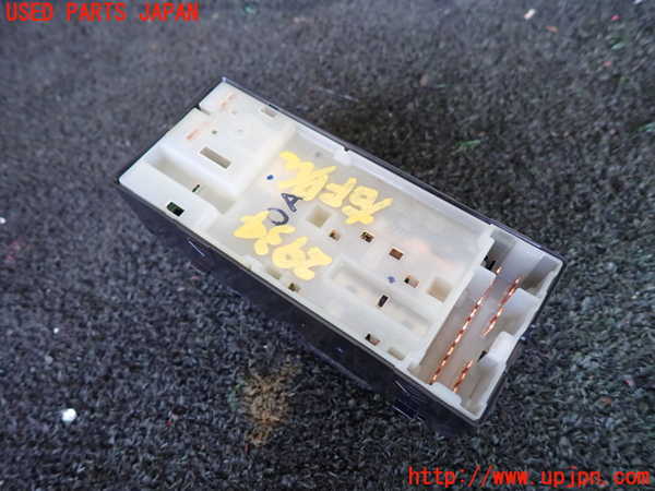 1UPJ-9229346240]NV350 キャラバン バン(VW2E26)右前パワーウィンドウスイッチ 中古_2