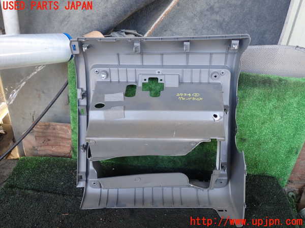1UPJ-9229347517]NV350 キャラバン バン(VW2E26)グローブボックス2 中古_3