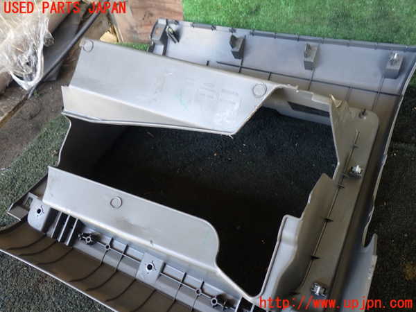 1UPJ-9229347517]NV350 キャラバン バン(VW2E26)グローブボックス2 中古_4