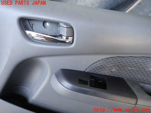 1UPJ-9229341234]NV350 キャラバン バン(VW2E26)右前ドア内張り 中古_2