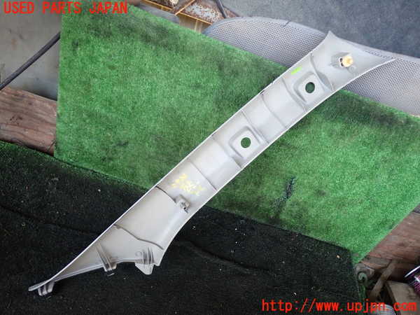 1UPJ-9229347660]NV350 キャラバン バン(VW2E26)左フロントピラートリム 中古_4