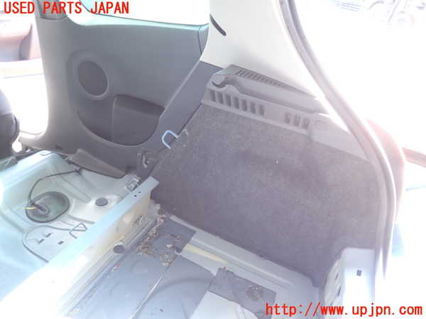 2UPJ-9229357675]ルノー・ルーテシア(RF4C)右リアピラートリム 中古_3