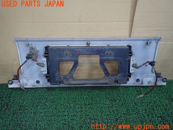 3UPJ=9229380012]スープラ GTツインターボ(GA70)純正 リアセンターガーニッシュ リアガーニッシュ 中古_2