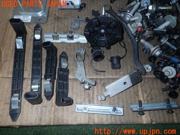 3UPJ=9229390720]ボルボ XC60(DB4204TXC)ネジ・ナット・ステー類 セット ジャンク_3
