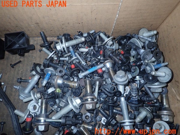 3UPJ=9229390720]ボルボ XC60(DB4204TXC)ネジ・ナット・ステー類 セット ジャンク_4