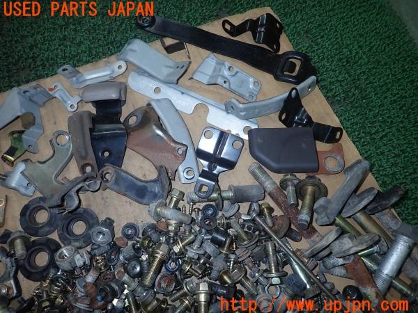 3UPJ=9229440720]ハイエースワゴン(KZH106W)ネジ・ナット・ステー類 セット ジャンク_3