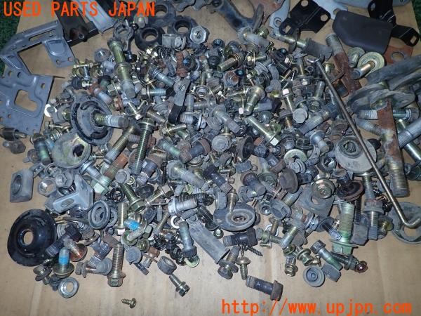 3UPJ=9229440720]ハイエースワゴン(KZH106W)ネジ・ナット・ステー類 セット ジャンク_4