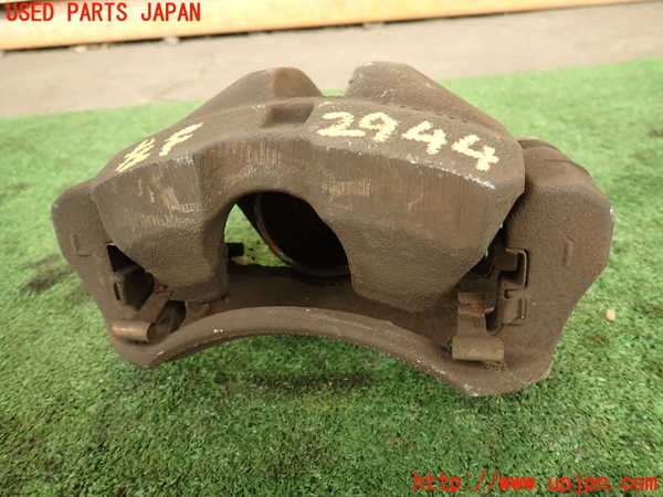 2UPJ-9229444085]ハイエースワゴン100系(KZH106W)左フロントキャリパー 中古_2