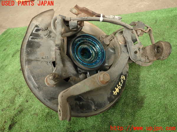 2UPJ-9229444295]ハイエースワゴン100系(KZH106W)左フロントナックルハブ 中古_2