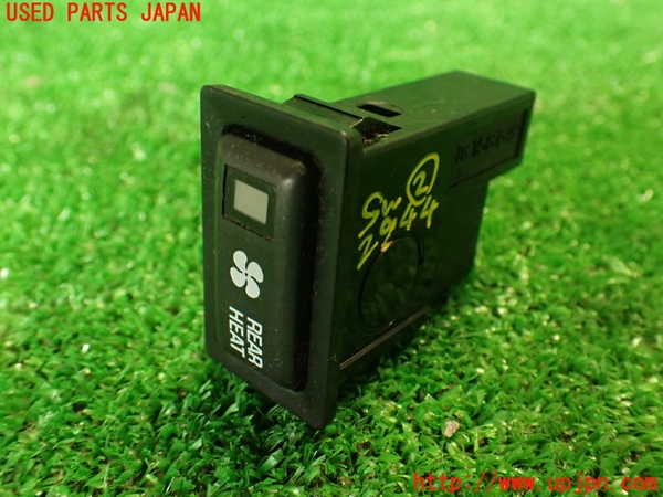 2UPJ-9229446307]ハイエースワゴン100系(KZH106W)スイッチ2 (REAR HEAT) 中古_1