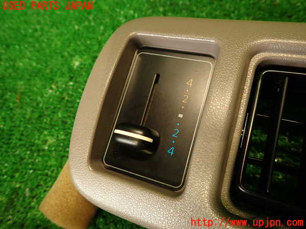 2UPJ-9229446308]ハイエースワゴン100系(KZH106W)スイッチ3 (エアコン) 中古_2