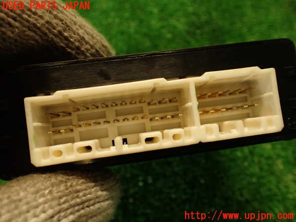 2UPJ-9229446125]ハイエースワゴン100系(KZH106W)ABSコンピューター 中古_3