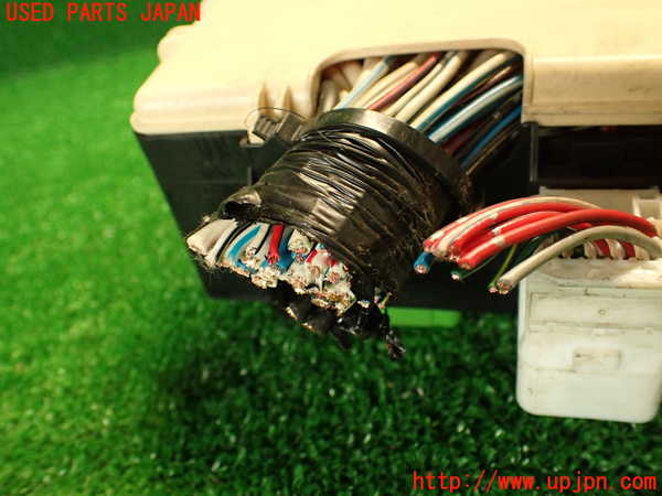 2UPJ-9229446742]ハイエースワゴン100系(KZH106W)ヒューズボックス2 中古_3