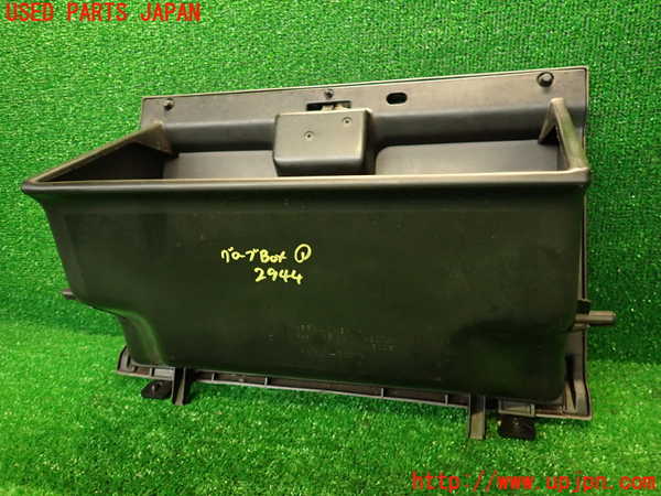 2UPJ-9229447516]ハイエースワゴン100系(KZH106W)グローブボックス1 中古_5