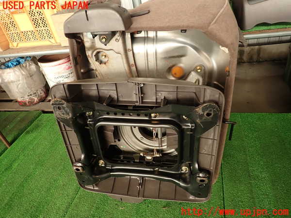 2UPJ-9229447145]ハイエースワゴン100系(KZH106W)右2列目シート 中古_5