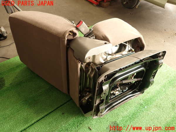 2UPJ-9229447175]ハイエースワゴン100系(KZH106W)左2列目シート 中古_5