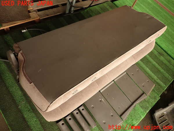 2UPJ-9229447210]ハイエースワゴン100系(KZH106W)3列目シート 中古_4