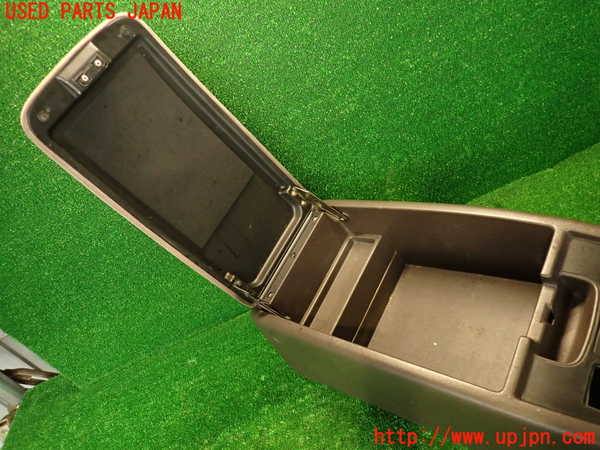 2UPJ-9229447540]ハイエースワゴン100系(KZH106W)センターコンソール 中古_4