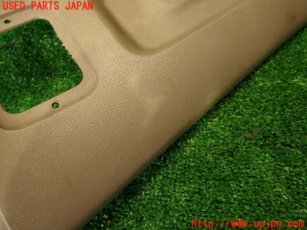 2UPJ-9229447670]ハイエースワゴン100系(KZH106W)左センターピラートリム 中古_4