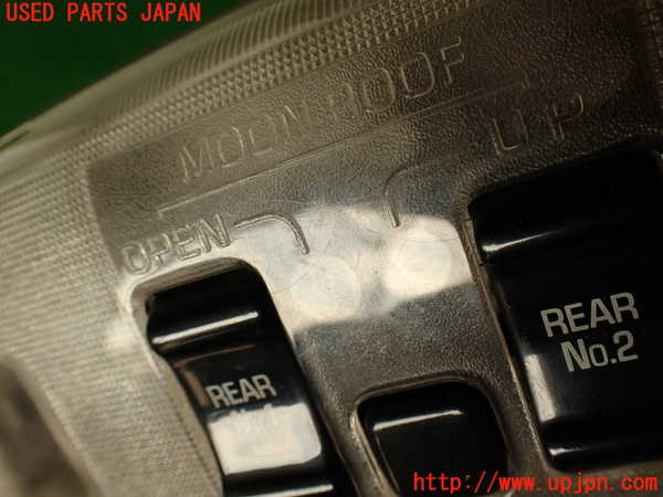 2UPJ-9229446411]ハイエースワゴン100系(KZH106W)ルームランプ1 (真中 1列目) 中古_3